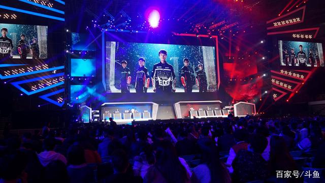 Cyku Smod 完成了追击并击杀了 xinsheng Jax 单枪匹马防守了大嘴 LNG Esports 打成了平局 Team WE