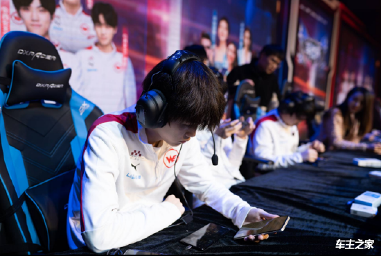 Wolves Esports 和 FunPlus Phoenix 在首场比赛中获胜 — VCT 2025： 中国第一阶段